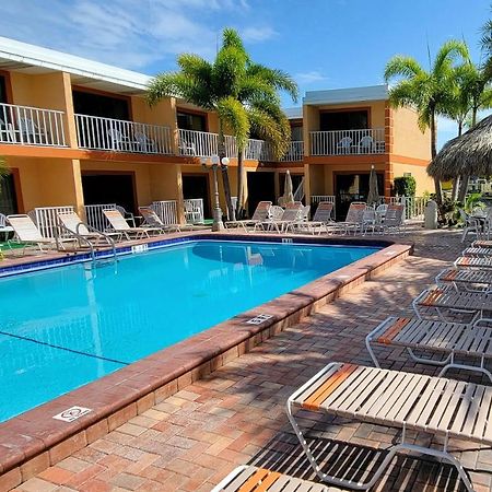 Satellite Motel St. Pete Beach Buitenkant foto