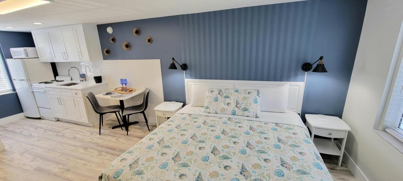 Satellite Motel St. Pete Beach Buitenkant foto