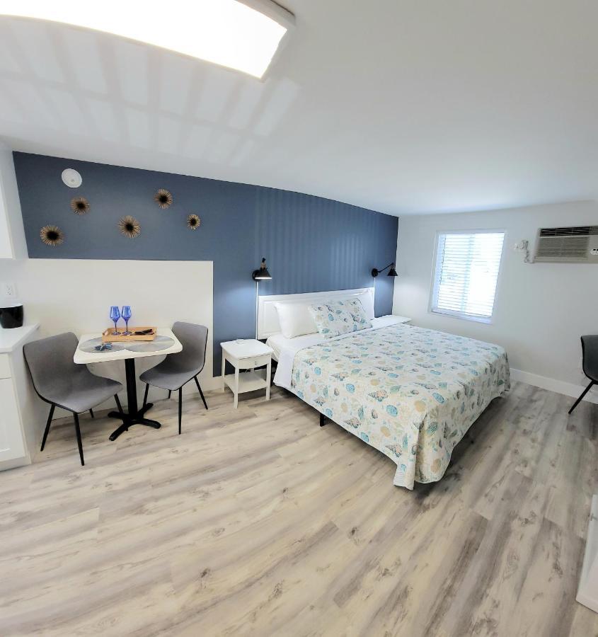 Satellite Motel St. Pete Beach Buitenkant foto