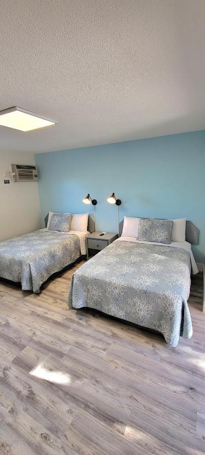 Satellite Motel St. Pete Beach Buitenkant foto