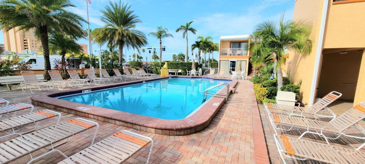 Satellite Motel St. Pete Beach Buitenkant foto