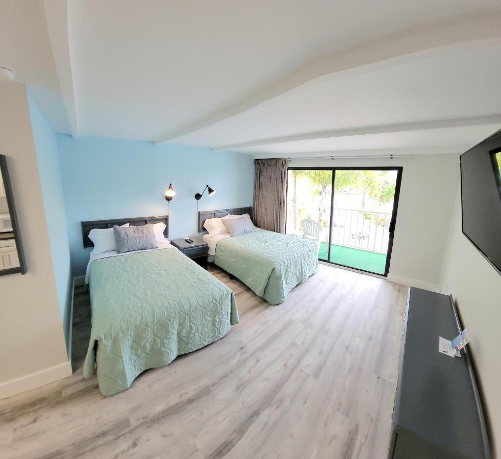 Satellite Motel St. Pete Beach Buitenkant foto