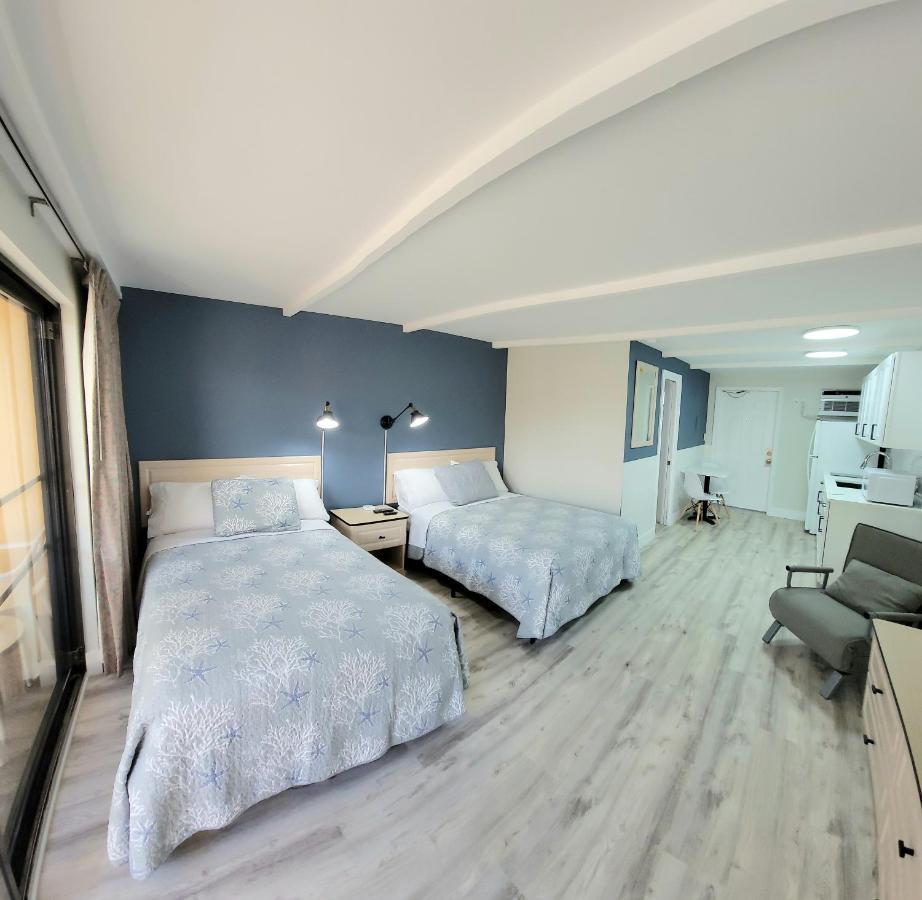 Satellite Motel St. Pete Beach Buitenkant foto