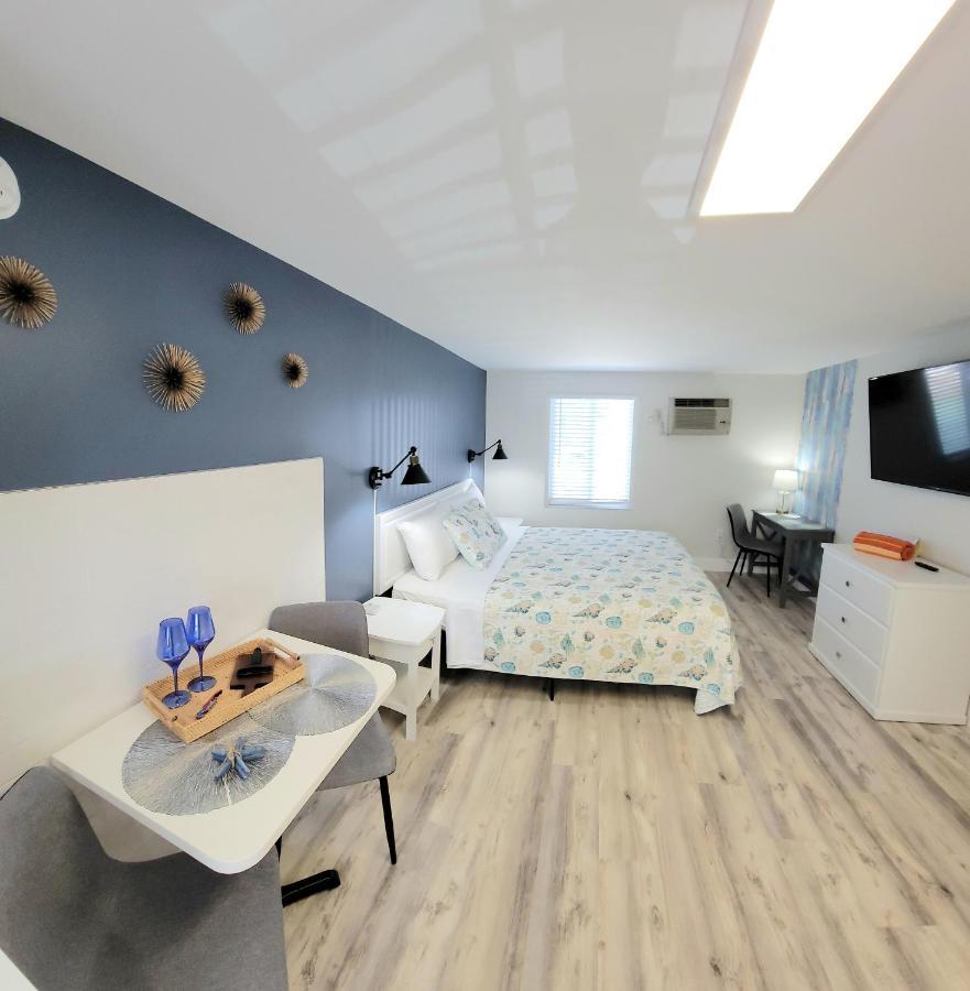 Satellite Motel St. Pete Beach Buitenkant foto