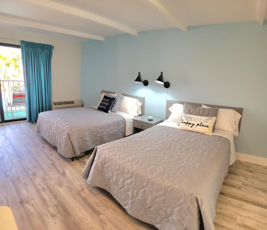 Satellite Motel St. Pete Beach Buitenkant foto