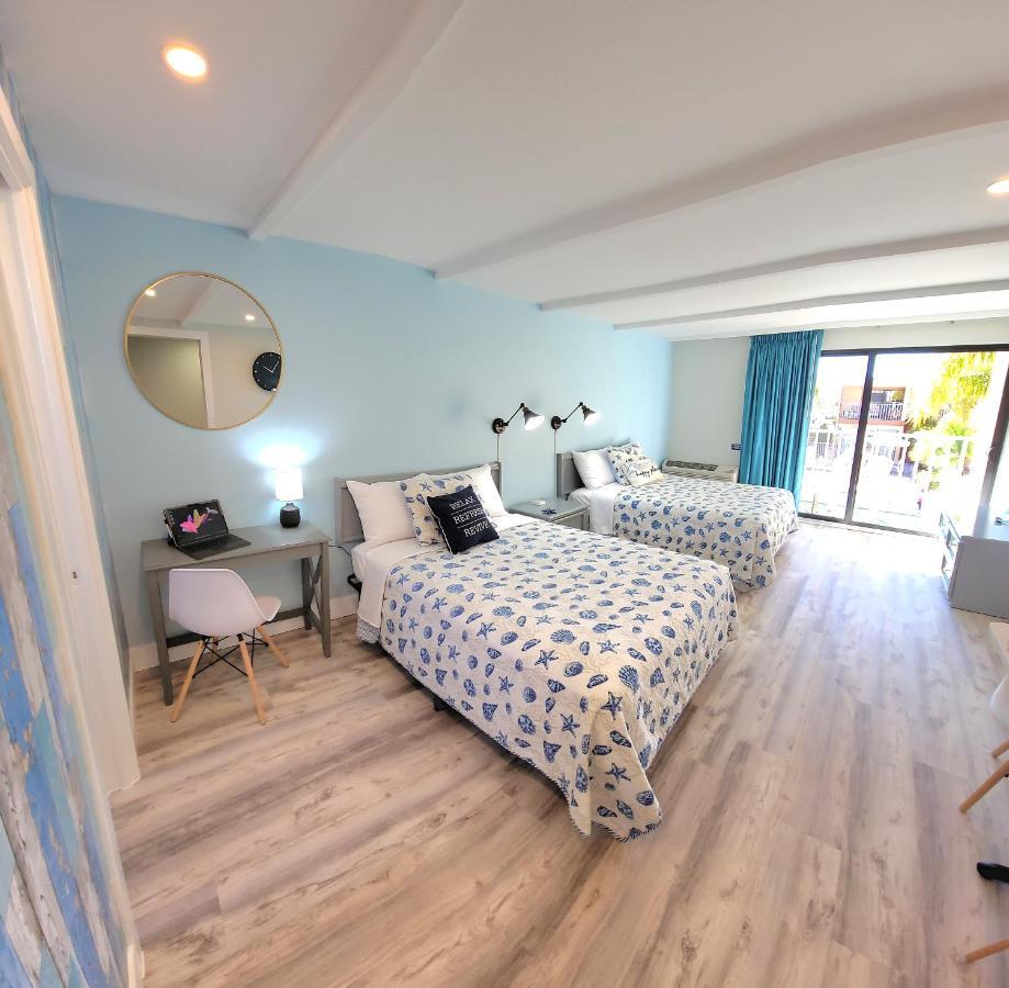 Satellite Motel St. Pete Beach Buitenkant foto