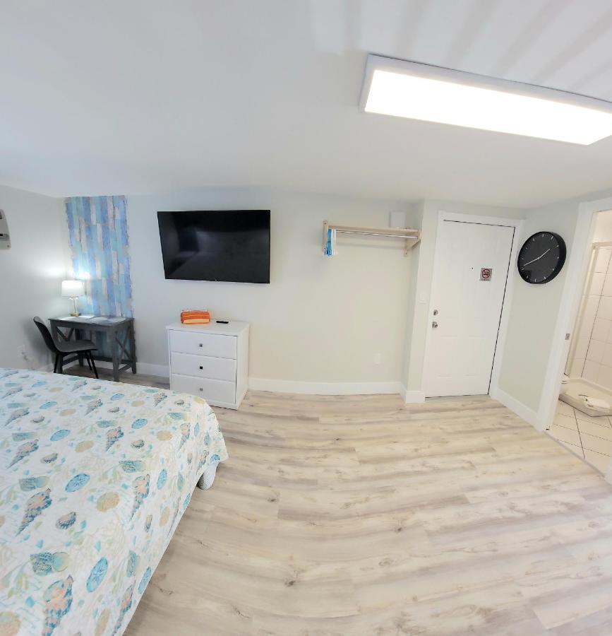 Satellite Motel St. Pete Beach Buitenkant foto