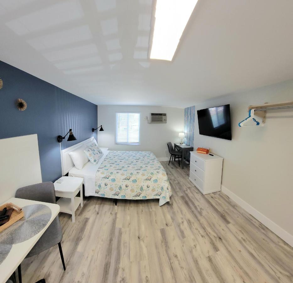 Satellite Motel St. Pete Beach Buitenkant foto