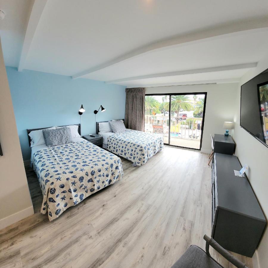Satellite Motel St. Pete Beach Buitenkant foto