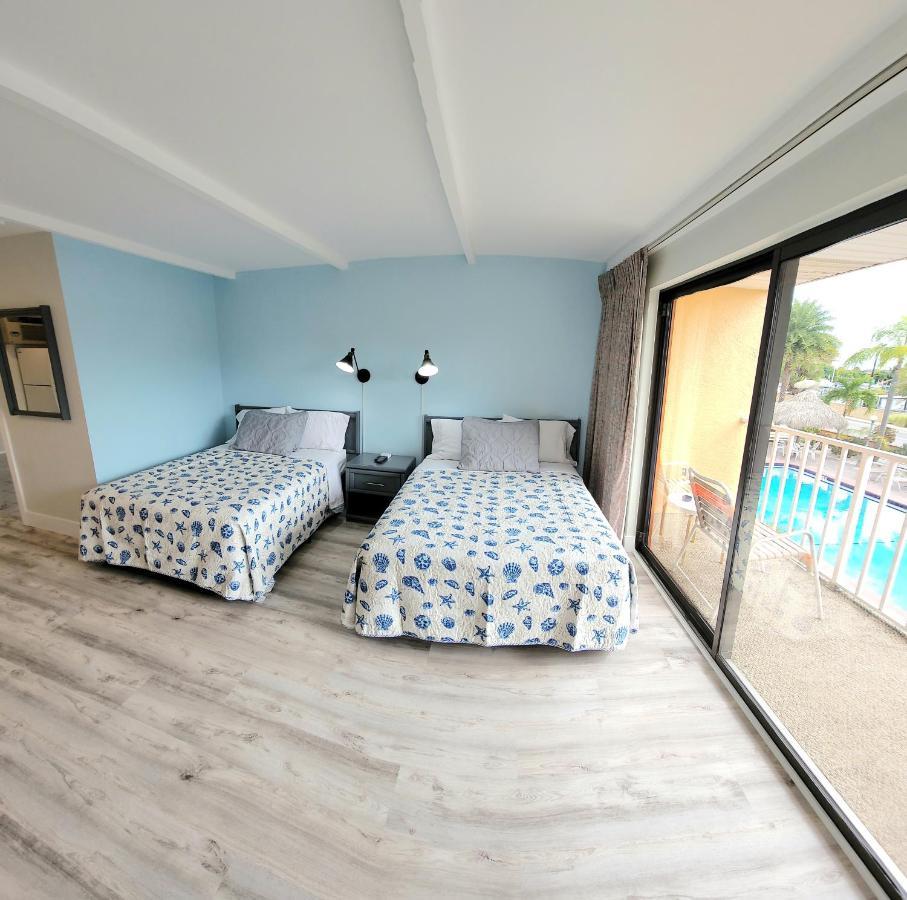 Satellite Motel St. Pete Beach Buitenkant foto