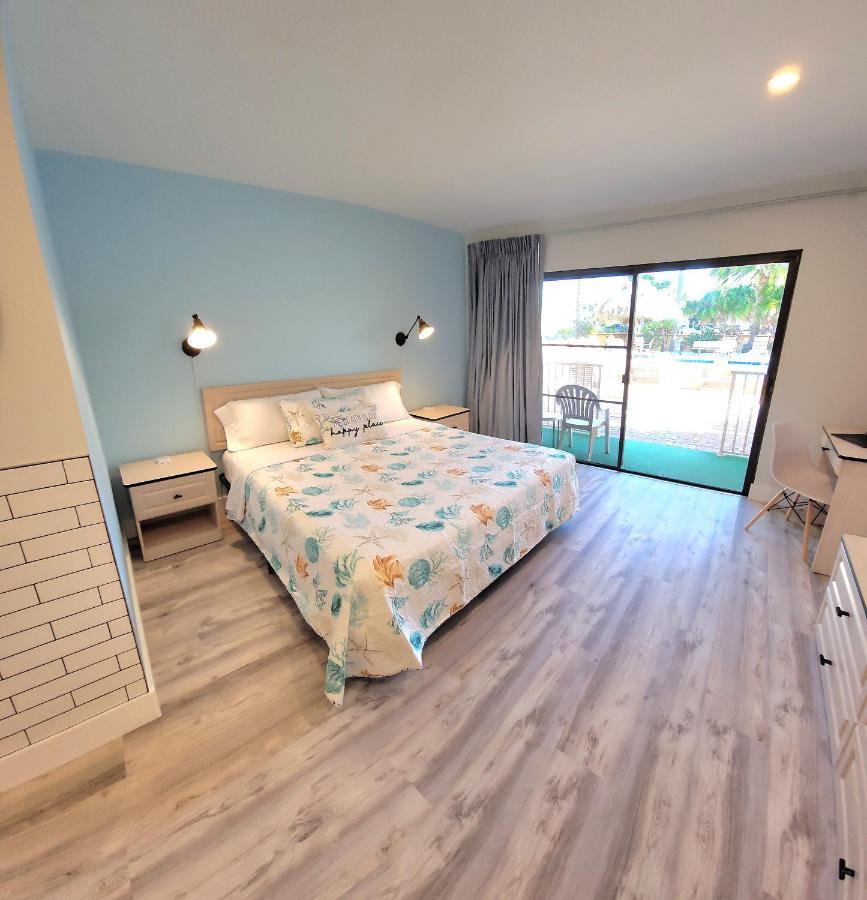 Satellite Motel St. Pete Beach Buitenkant foto