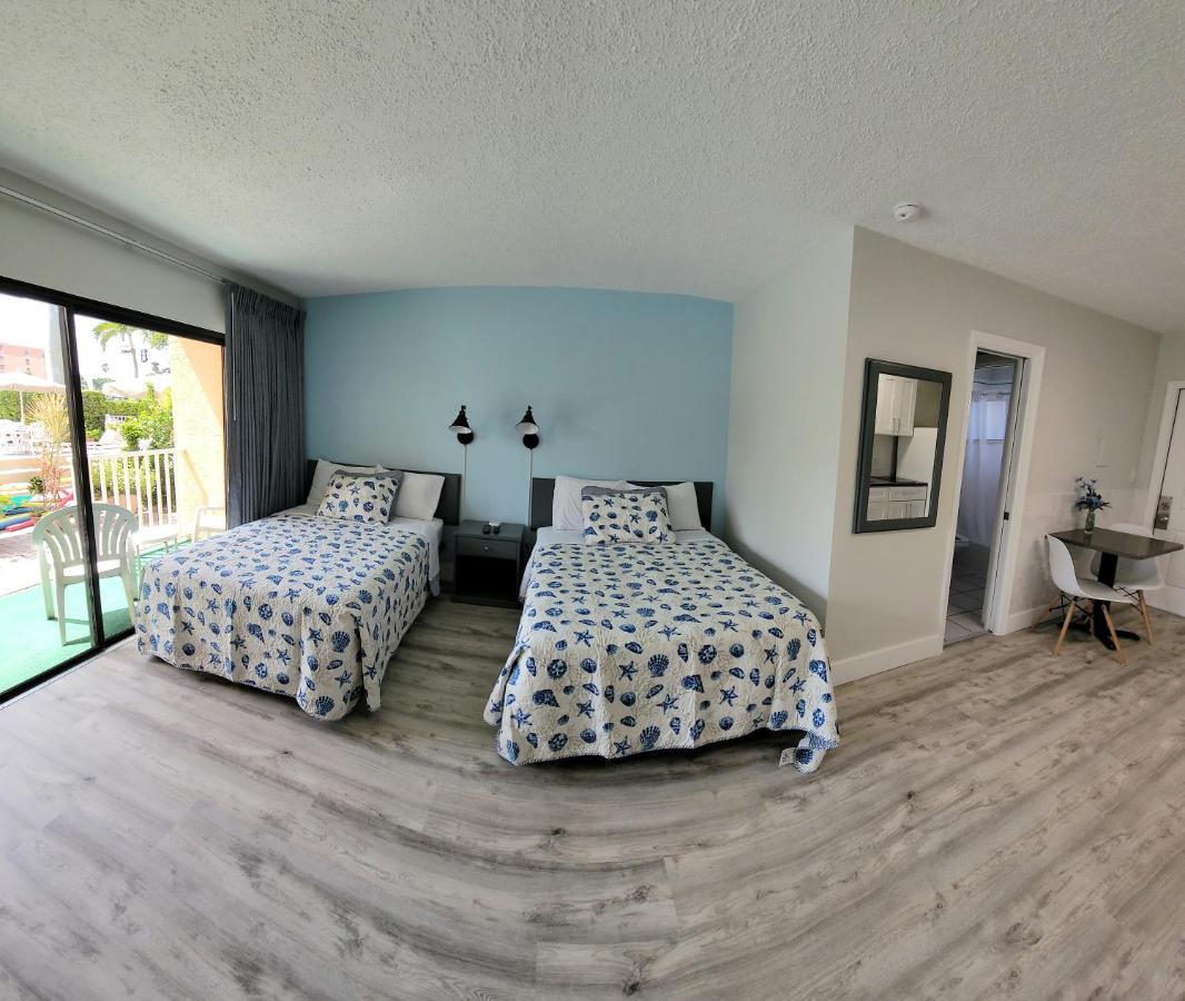 Satellite Motel St. Pete Beach Buitenkant foto