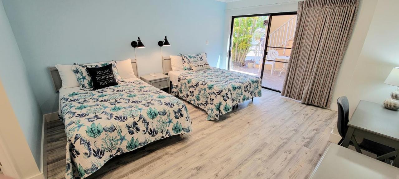 Satellite Motel St. Pete Beach Buitenkant foto